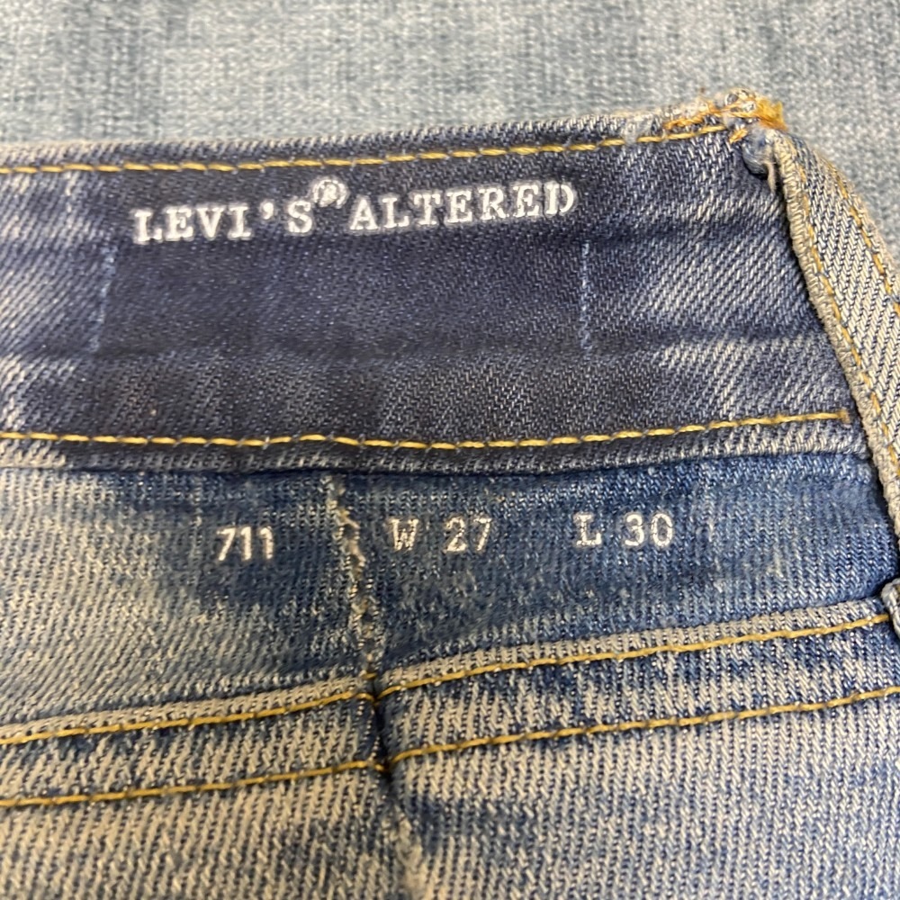 VTG Levi's 711 Altered Jeans Womens 27x30 Blue Denim Cotton Stretch Distressed - Picture 6 of 13
